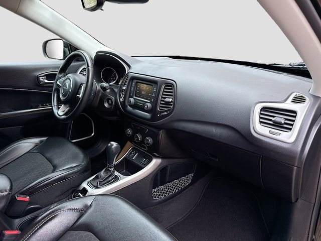 Used 2018 Jeep Compass Latitude image 27