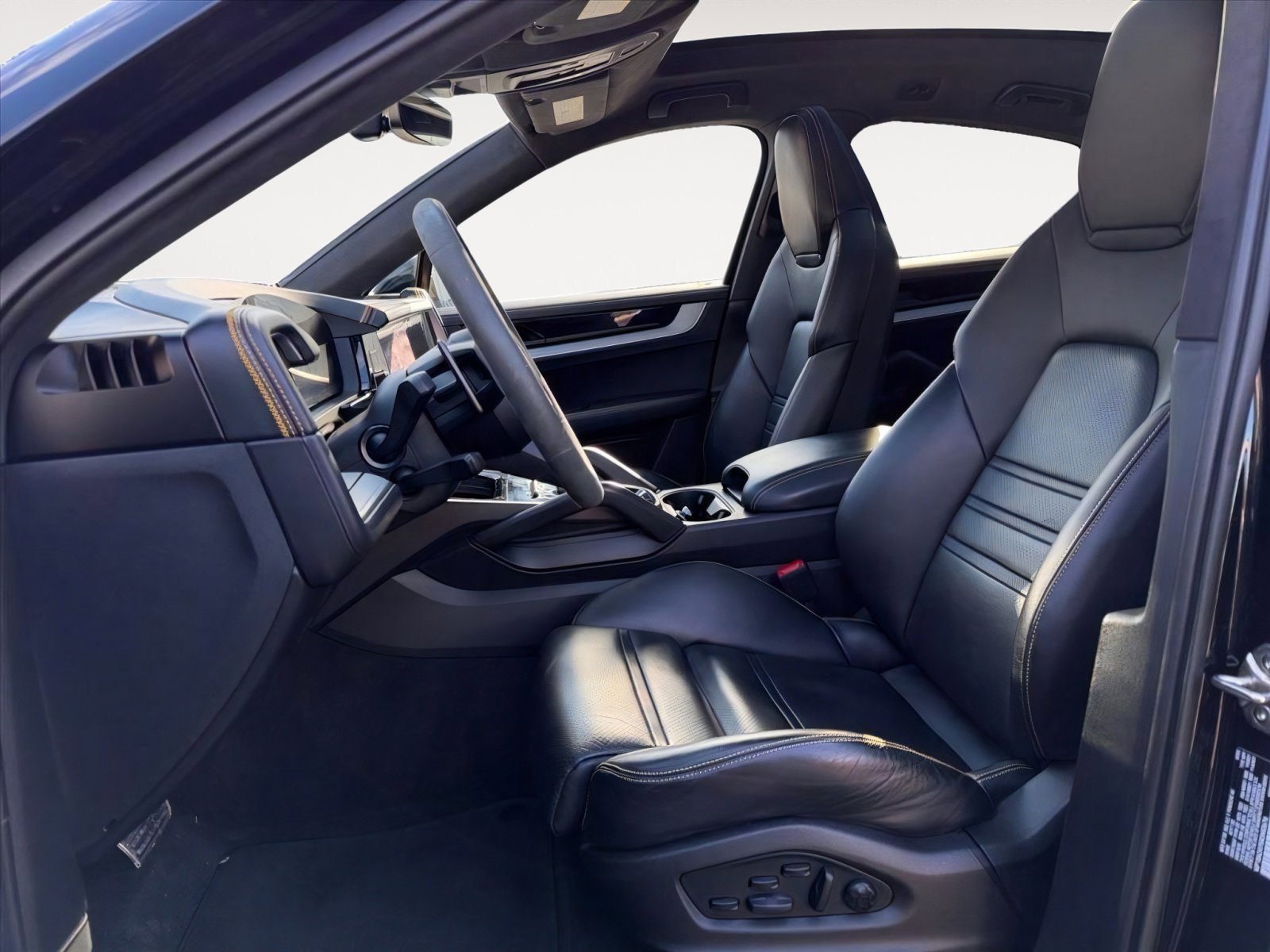 Used 2024 Porsche Cayenne Coupe AWD/4WD image 10