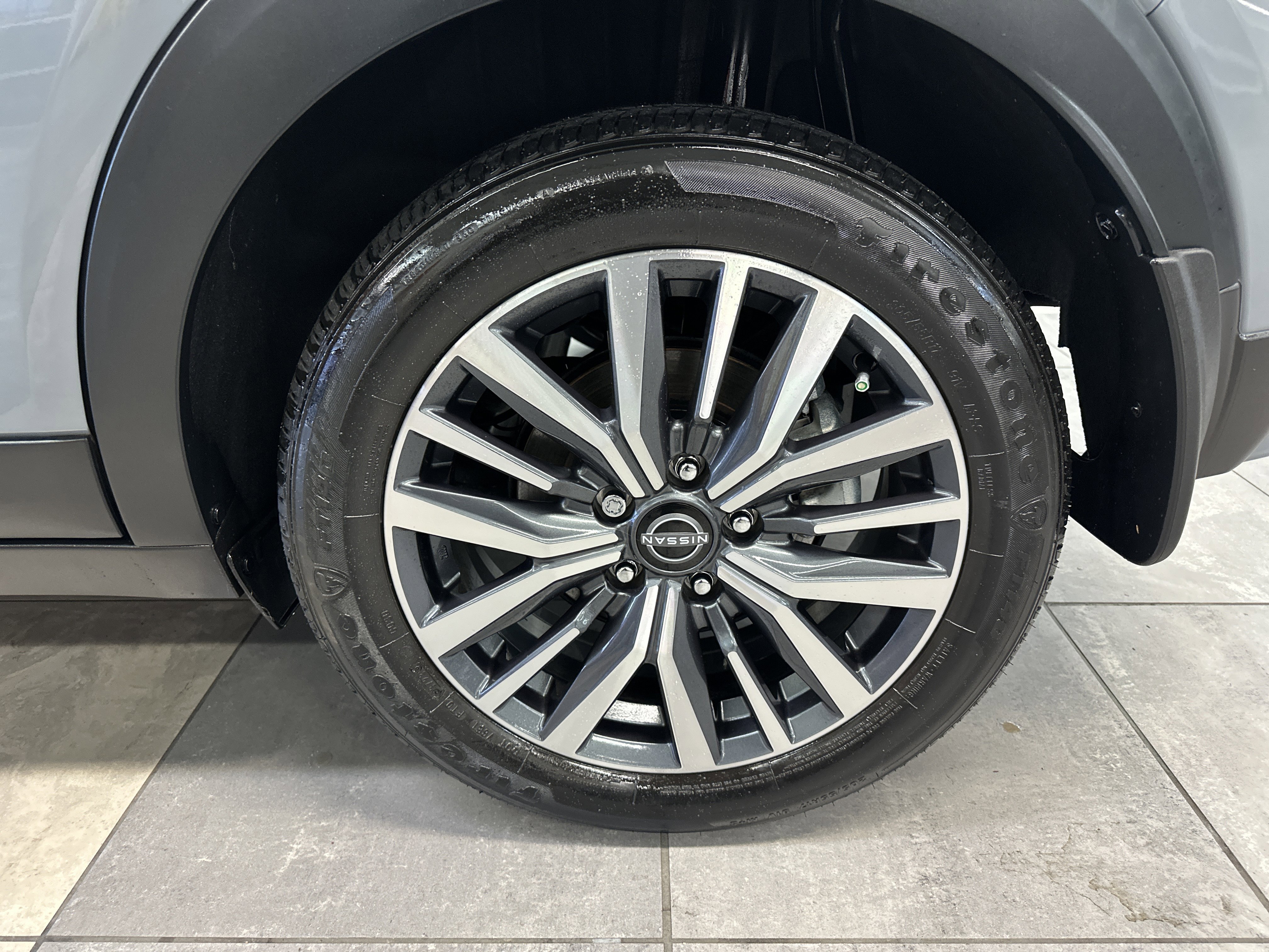 Used 2024 Nissan Kicks SR w/ SR Premium Package image 7