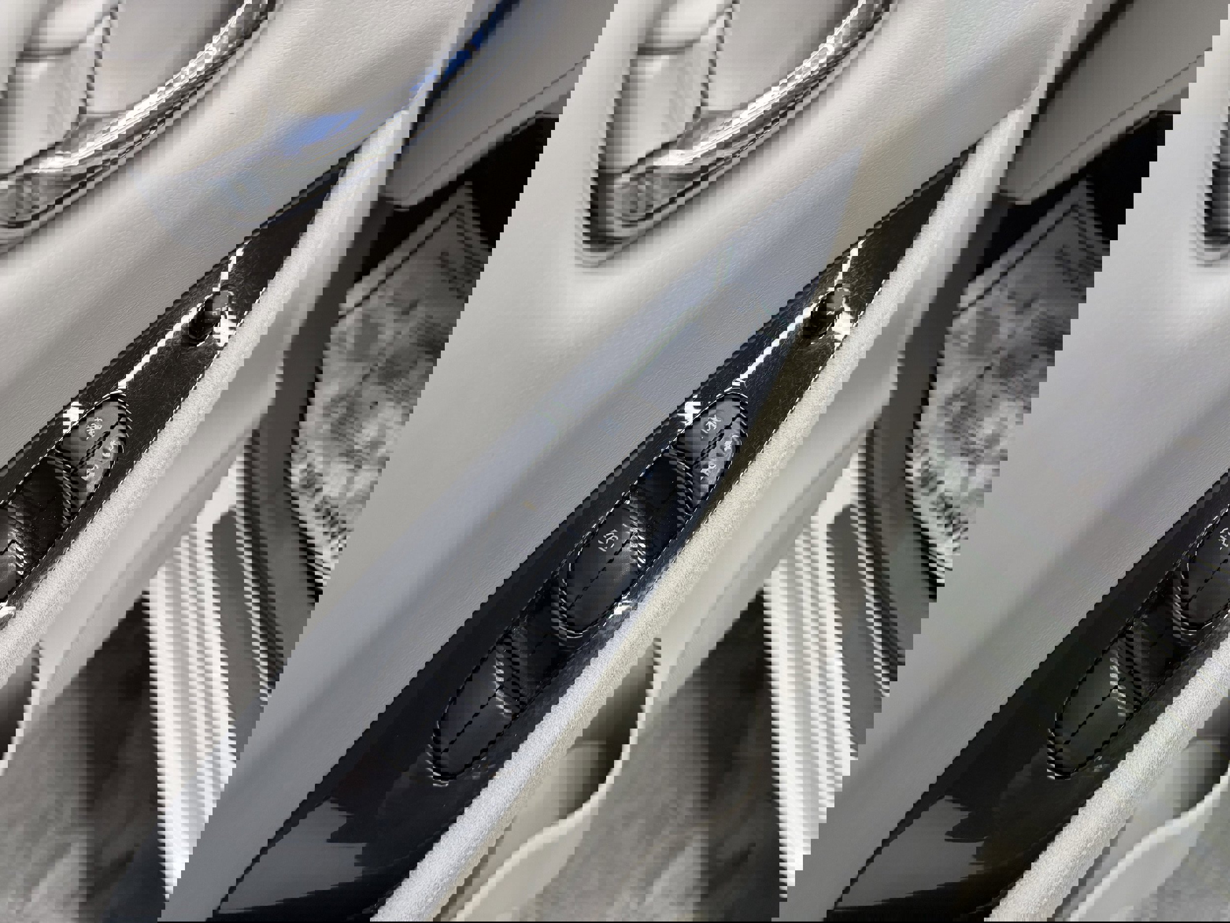 Used 2012 Nissan Leaf SL image 12