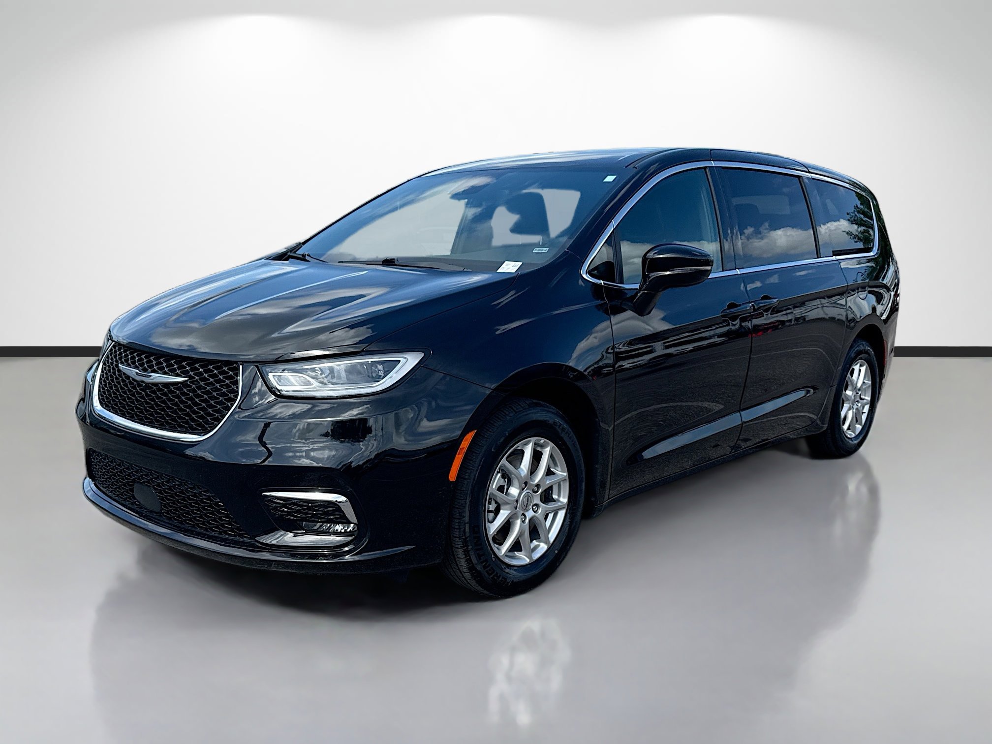 Used 2025 Chrysler Pacifica Select FWD image 7