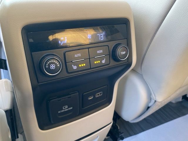 Used 2022 GMC Acadia Denali w/ Denali Ultimate Package AWD/4WD image 26
