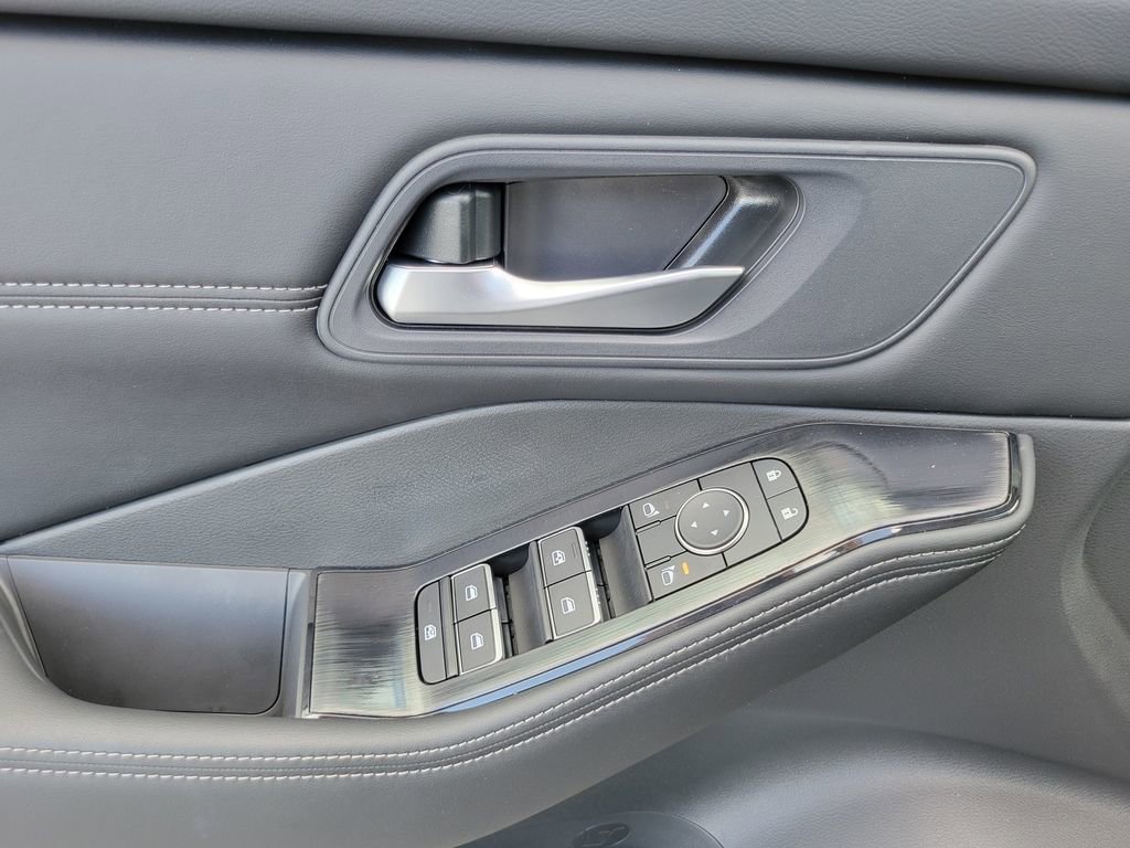 New 2025 Nissan Rogue SL image 27