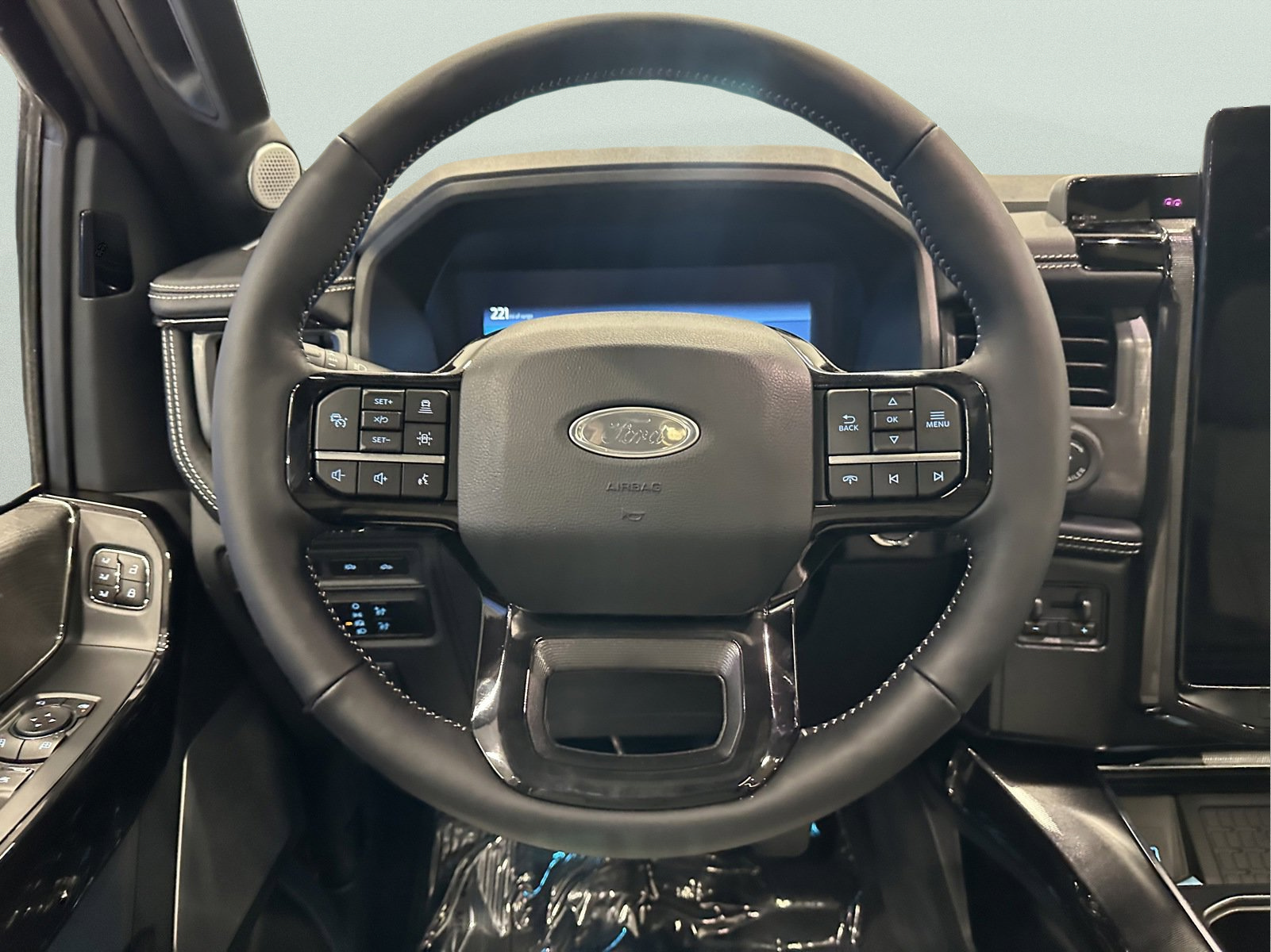 New 2023 Ford F150 Lightning Platinum AWD/4WD image 26