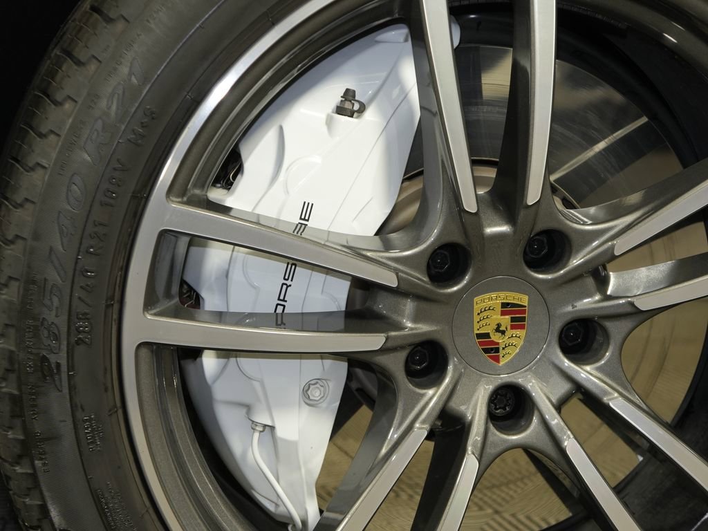 Certified 2023 Porsche Cayenne Turbo AWD/4WD image 17