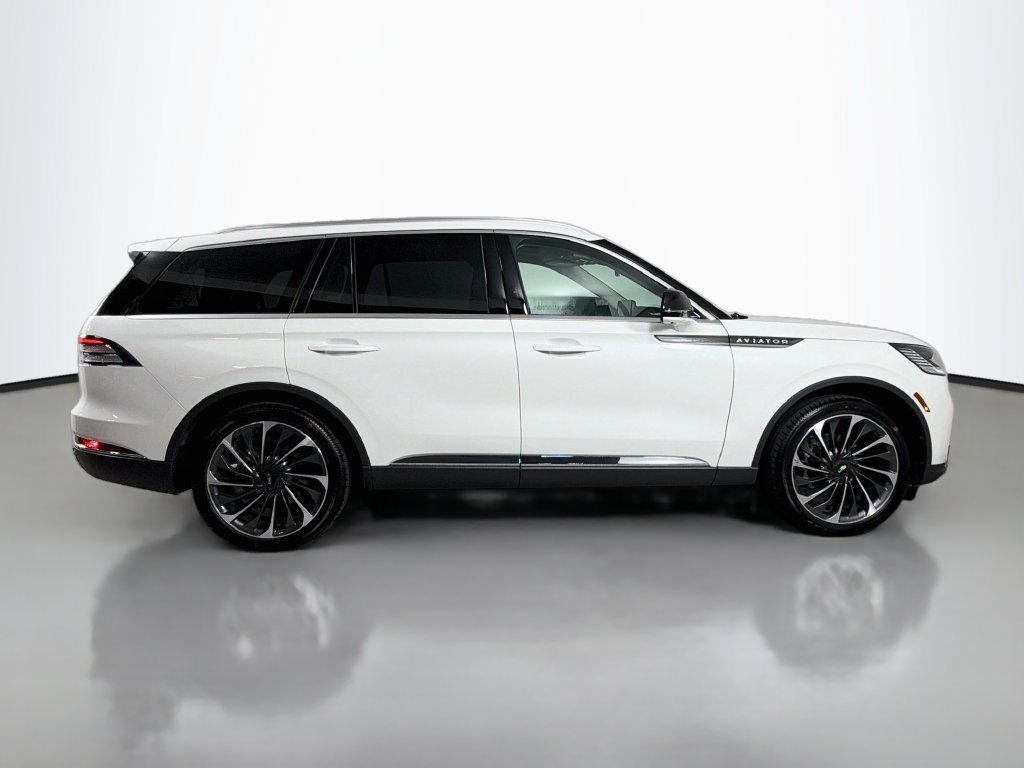 New 2026 Lincoln Aviator Reserve w/ Illumination Package RWD image 4