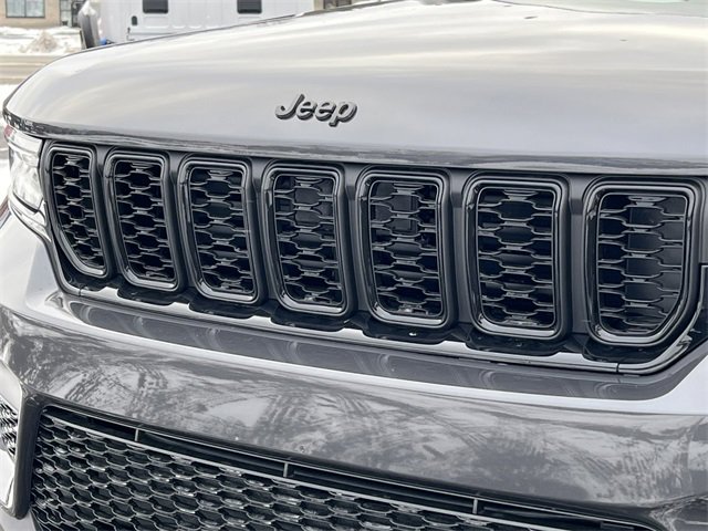 New 2025 Jeep Grand Cherokee Altitude image 39