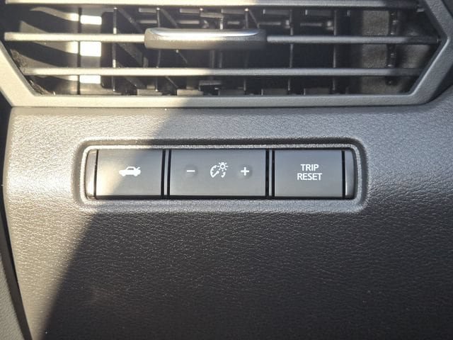 Used 2025 Nissan Altima 2.5 SV FWD image 23