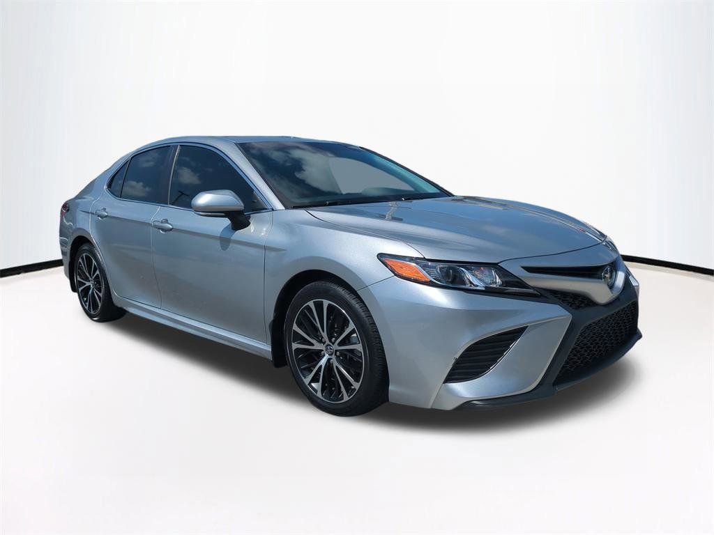Used 2019 Toyota Camry SE w/ Convenience Package FWD image 2