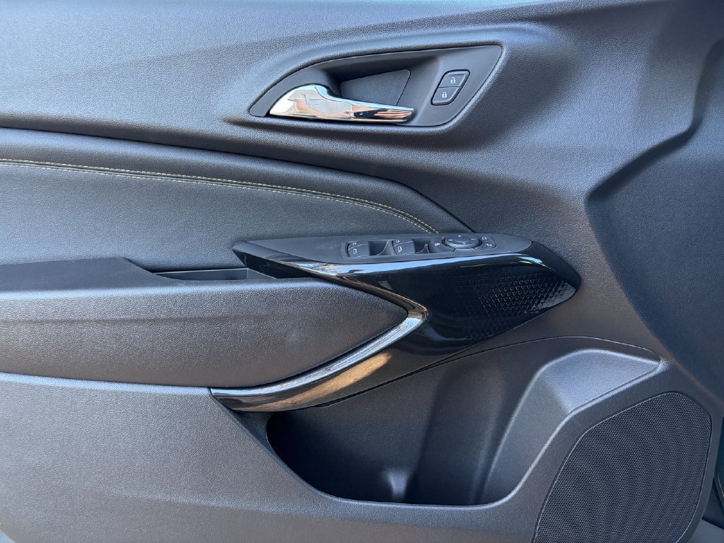 New 2026 Chevrolet Trax LT w/ Midnight Edition FWD image 14