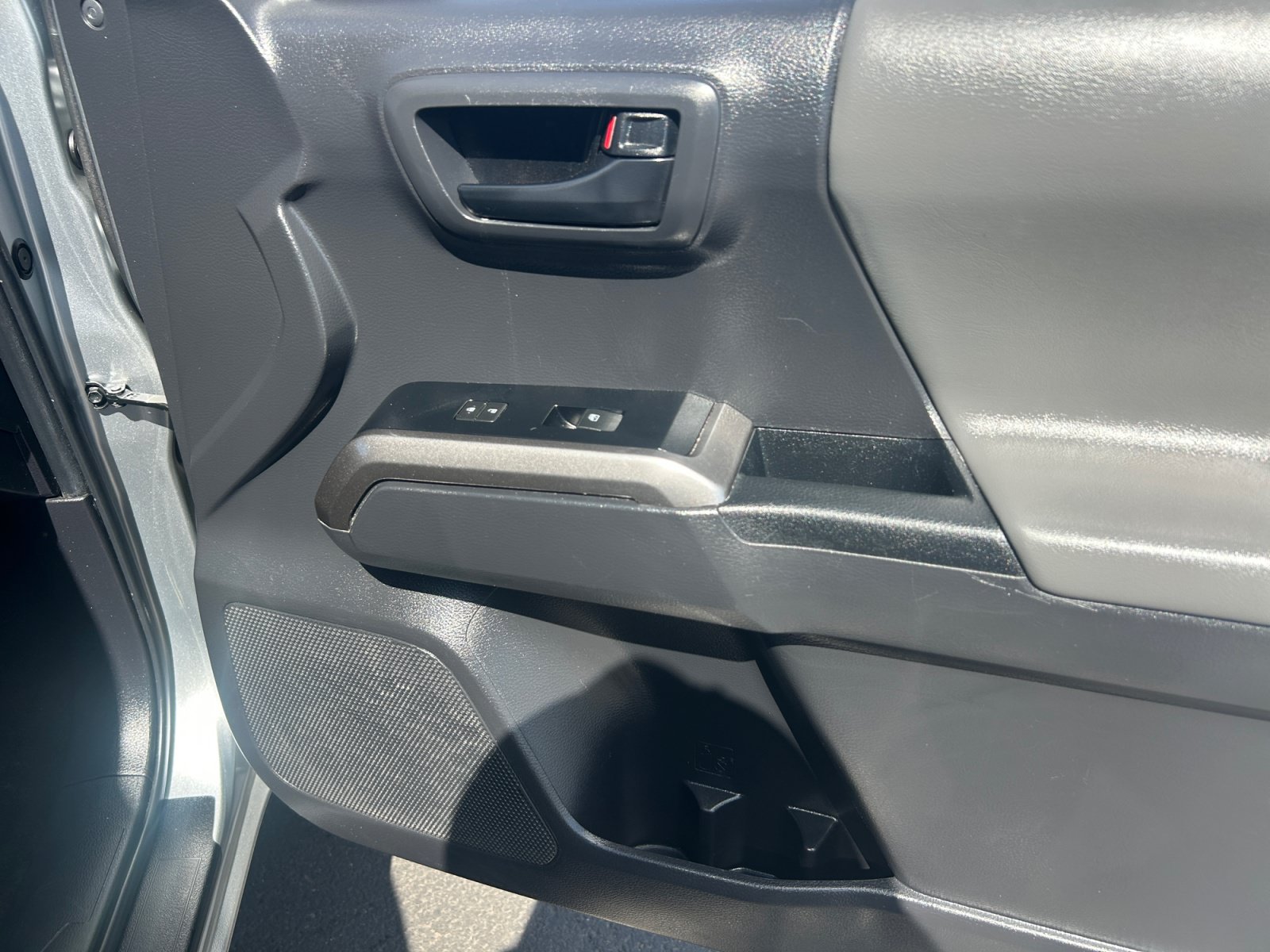 Used 2022 Toyota Tacoma SR5 RWD image 16