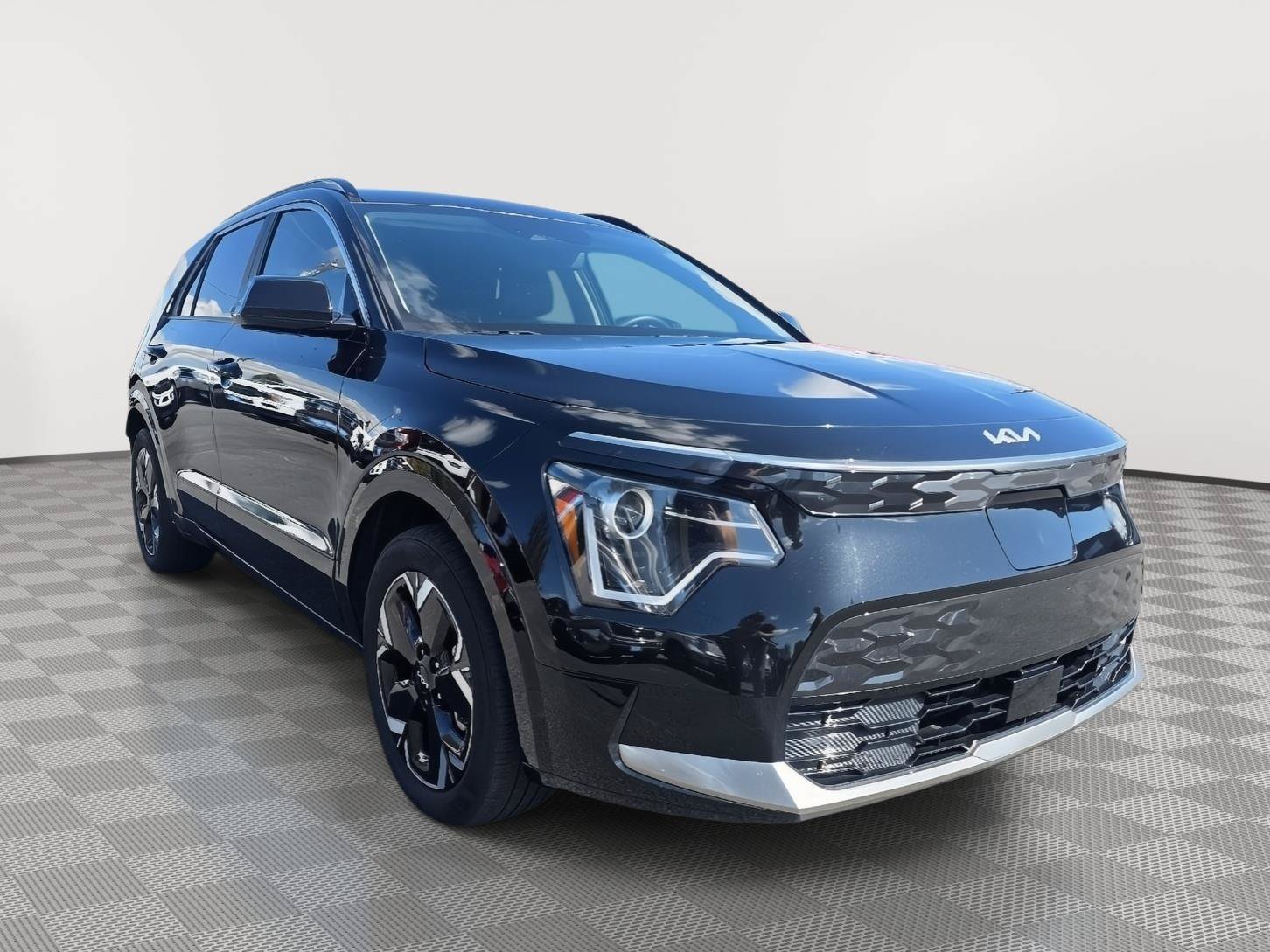 Used 2024 Kia Niro Wind w/ Wind Preserve Package FWD image 3