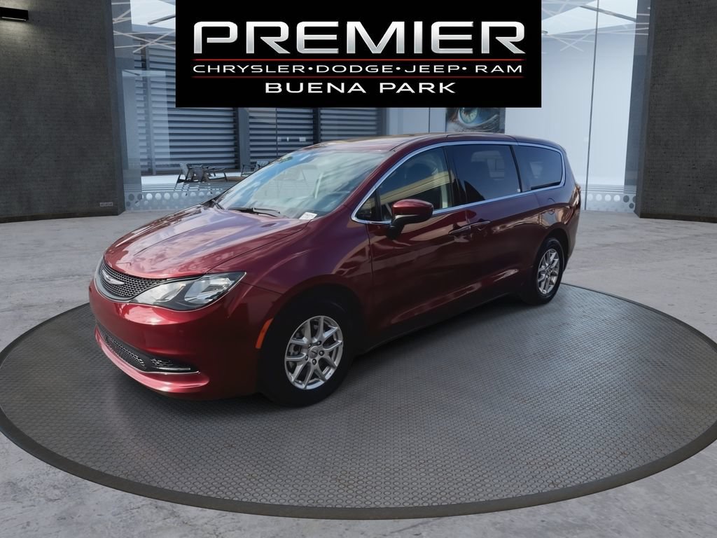 Used 2023 Chrysler Voyager LX FWD image 4