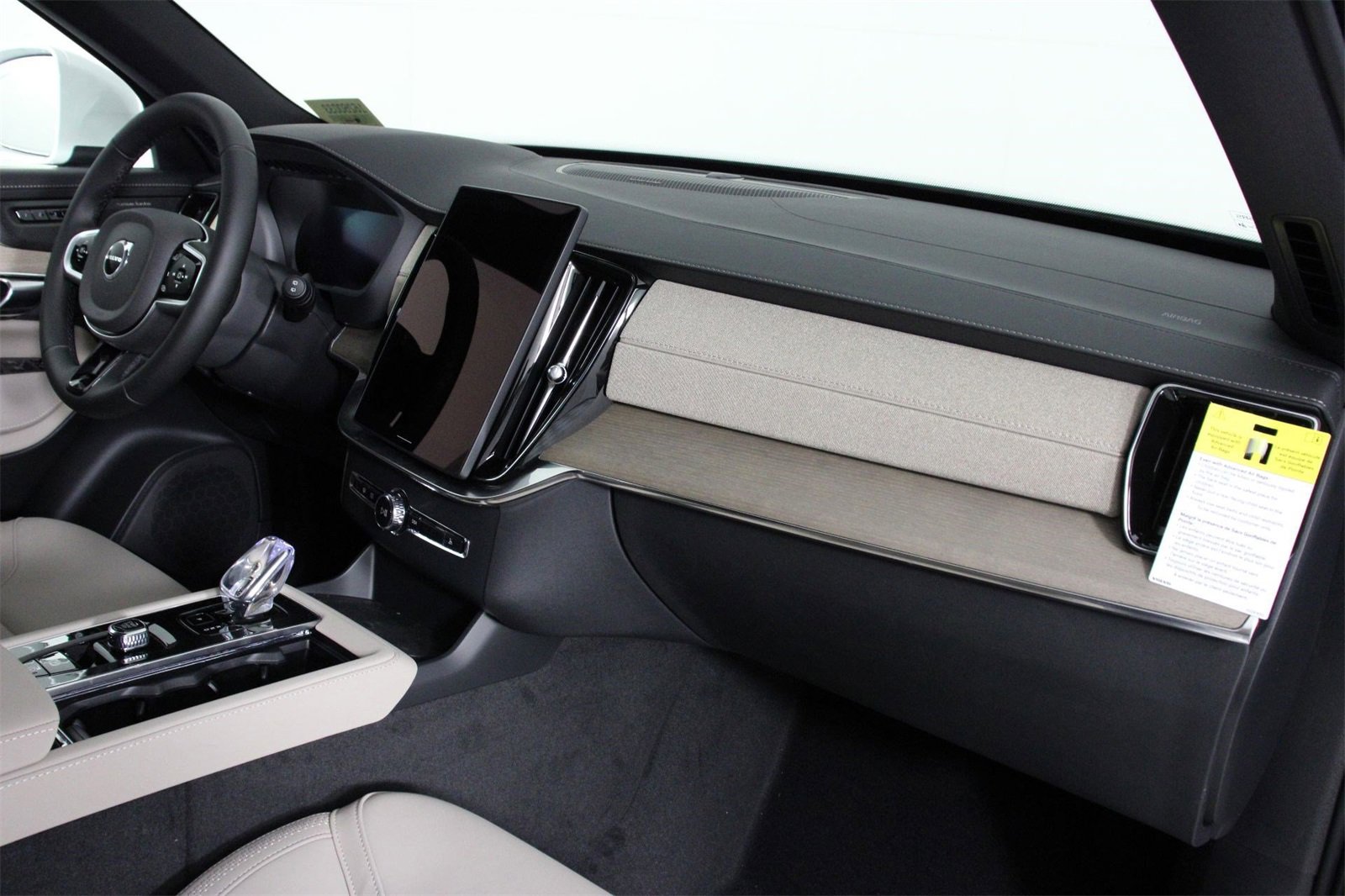 New 2026 Volvo XC90 B6 Plus w/ Protection Package Premier image 9