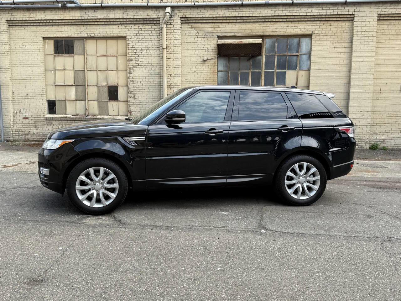 Used 2015 Land Rover Range Rover Sport HSE image 4