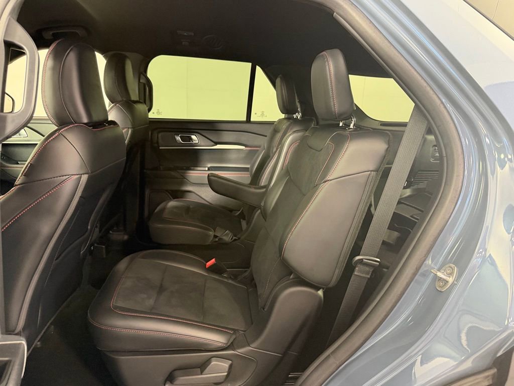 Used 2025 Ford Explorer ST image 24