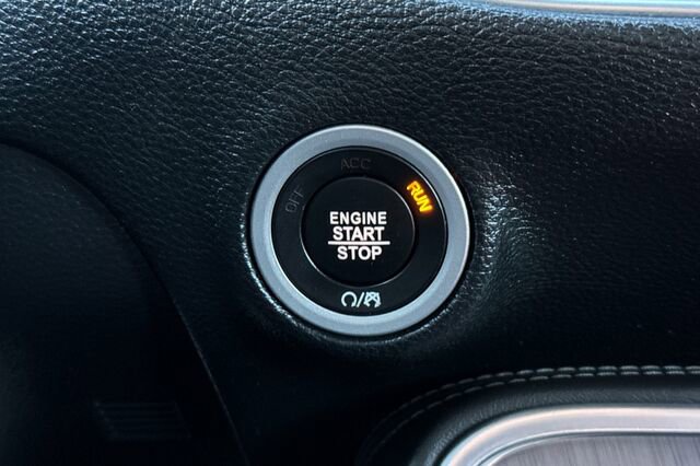 Used 2016 Dodge Challenger SXT image 20