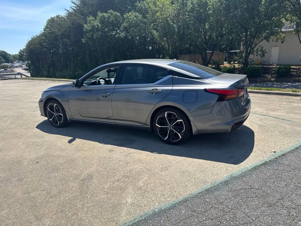 Used 2023 Nissan Altima 2.5 SR FWD image 6