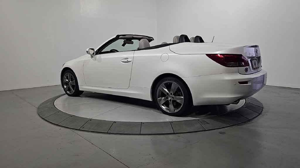 Used 2011 Lexus IS 250C w/ Luxury Pkg RWD image 3