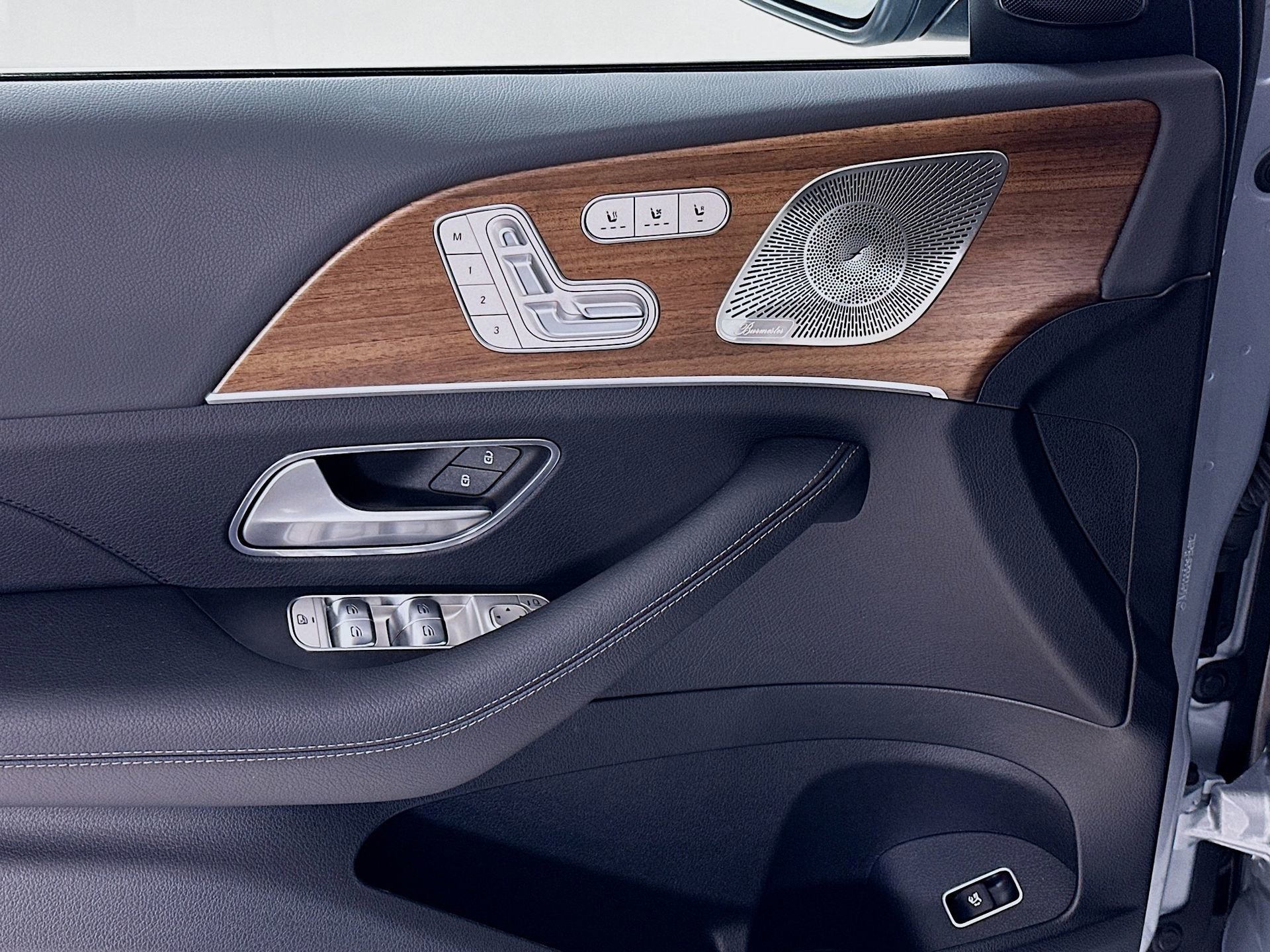 Certified 2025 Mercedes-Benz GLS 450 4MATIC image 19