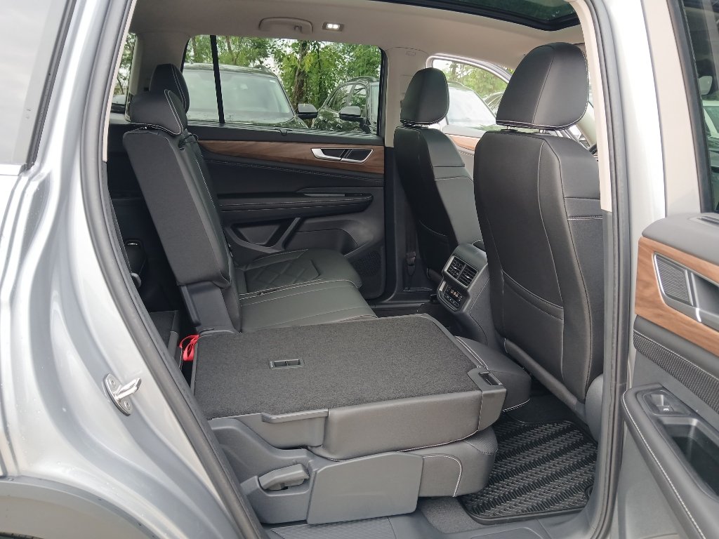 New 2026 Volkswagen Atlas SE FWD image 23