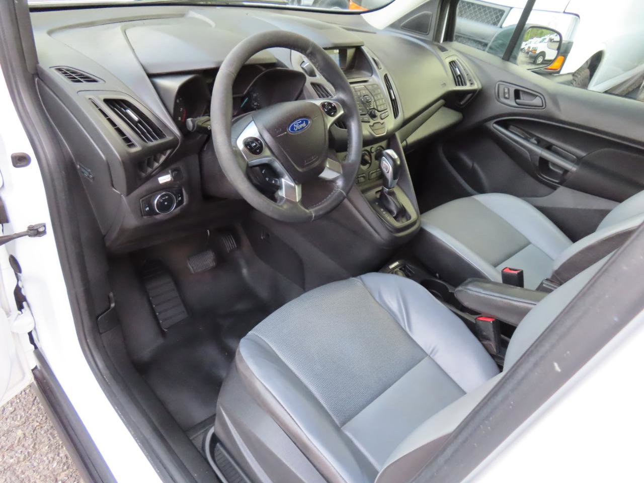 Used 2015 Ford Transit Connect XL FWD image 9