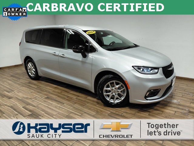 Used 2024 Chrysler Pacifica Touring-L image 1