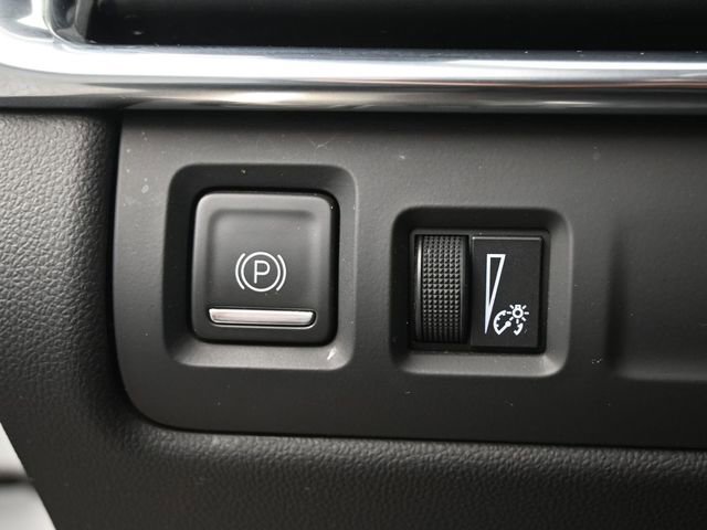 Used 2022 Cadillac XT4 Premium Luxury w/ Safety Alert Package image 15