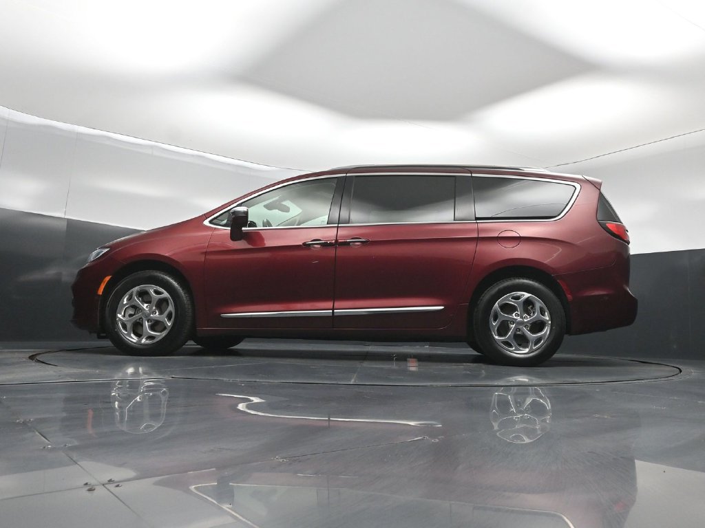 Used 2021 Chrysler Pacifica Limited w/ Premium & Safety Sphere Group AWD/4WD image 7