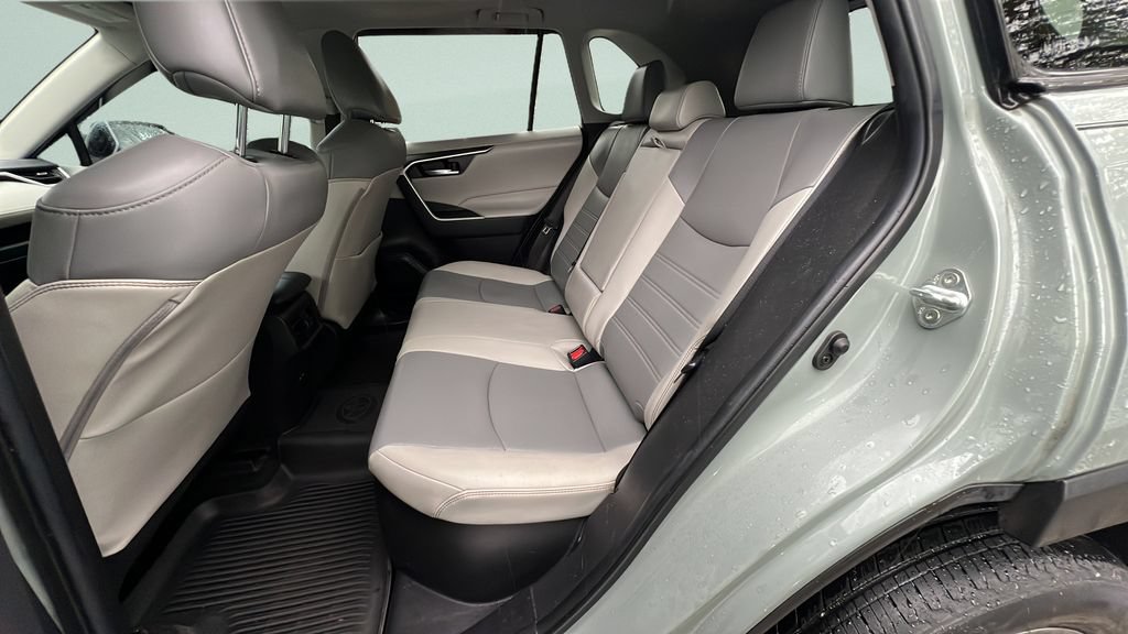 Certified 2022 Toyota RAV4 XLE Premium AWD/4WD image 9