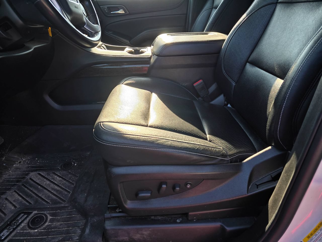 Used 2020 GMC Yukon SLE w/ HD Trailering Package AWD/4WD image 10