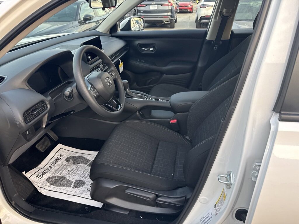 New 2025 Honda HR-V LX image 6