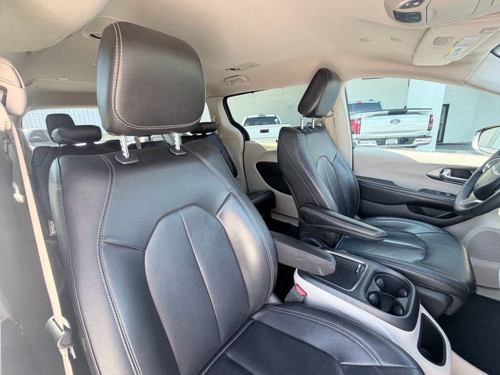 Used 2022 Chrysler Pacifica Touring-L FWD image 26
