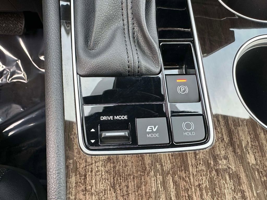 Used 2025 Toyota Sienna Platinum image 33