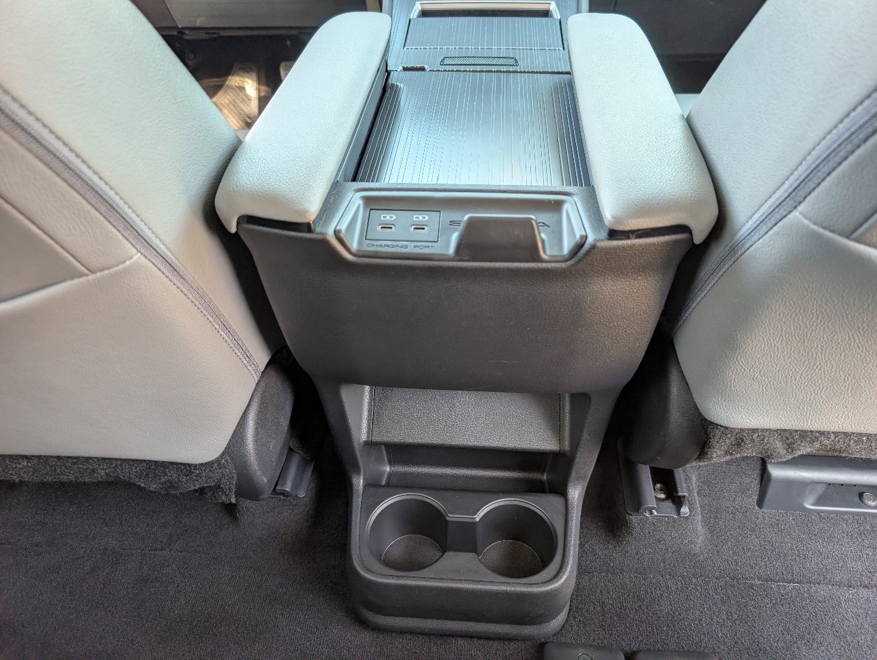 Used 2025 Toyota Sienna XLE FWD image 8