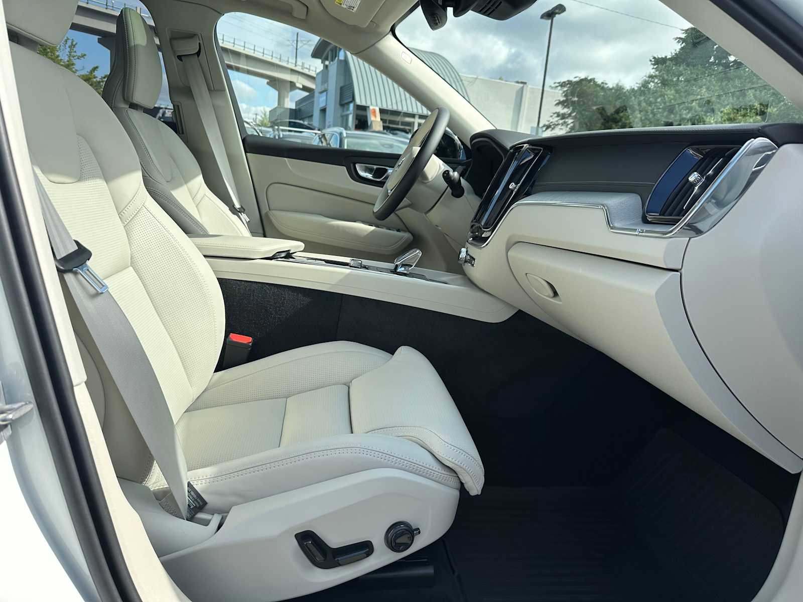 New 2025 Volvo XC60 B5 Ultra w/ Protection Package Premier image 10