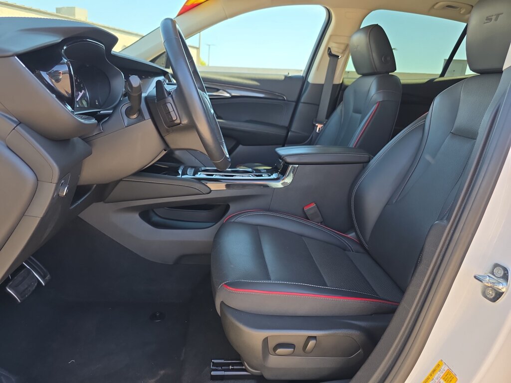 Used 2023 Buick Envision Essence w/ Sport Touring Package AWD/4WD image 10