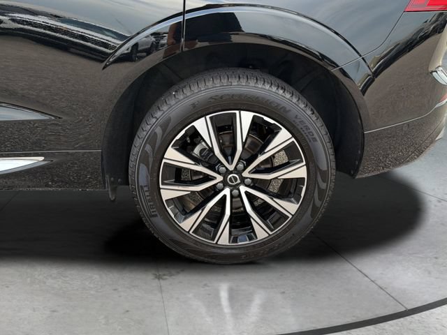 Used 2023 Volvo XC60 B5 Plus FWD image 31
