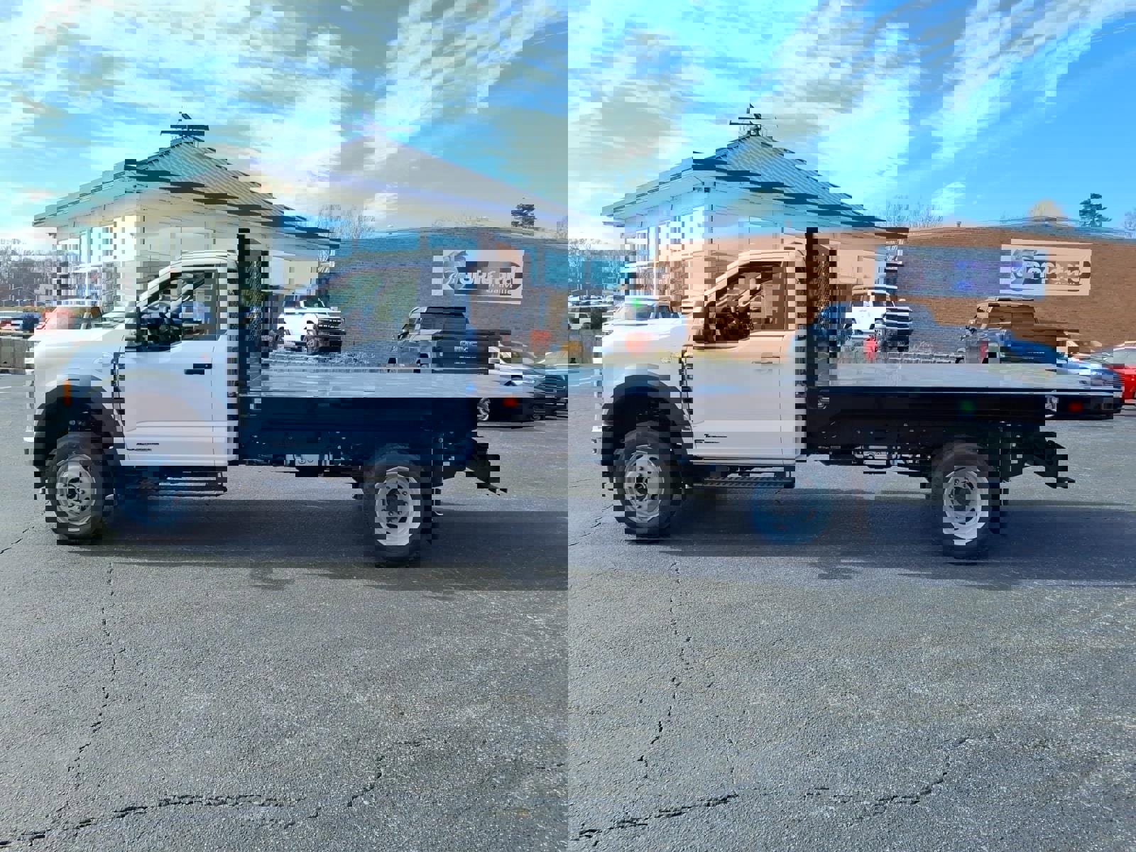 New 2025 Ford F550 4x4 Regular Cab Super Duty image 33