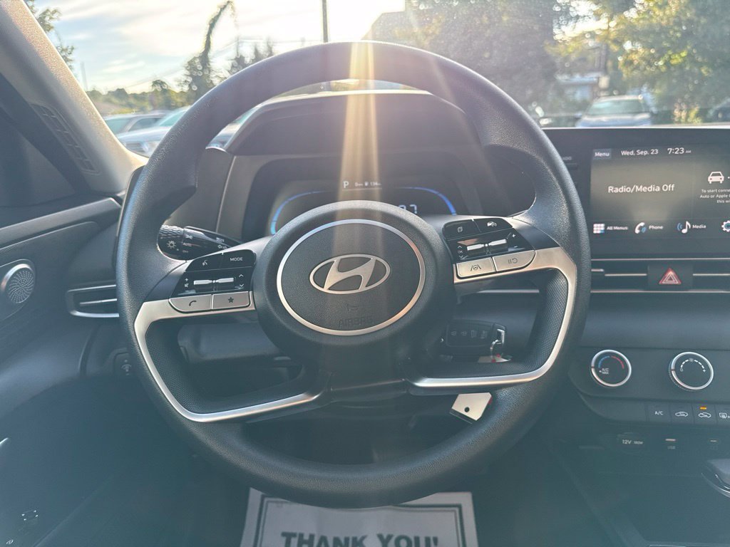 Certified 2025 Hyundai Elantra SE FWD image 24