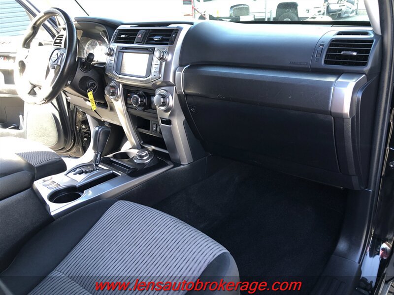 Used 2015 Toyota 4Runner SR5 AWD/4WD image 23
