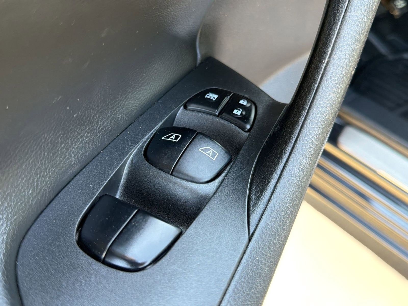 Used 2016 Nissan Altima 2.5 SL w/ Moonroof Package image 12