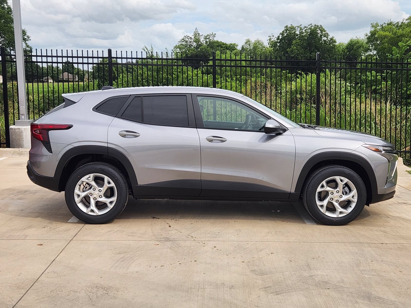 New 2026 Chevrolet Trax LS w/ LS Convenience Package FWD image 7