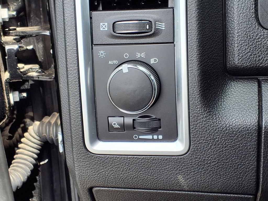 Used 2024 RAM 1500 Warlock AWD/4WD image 16