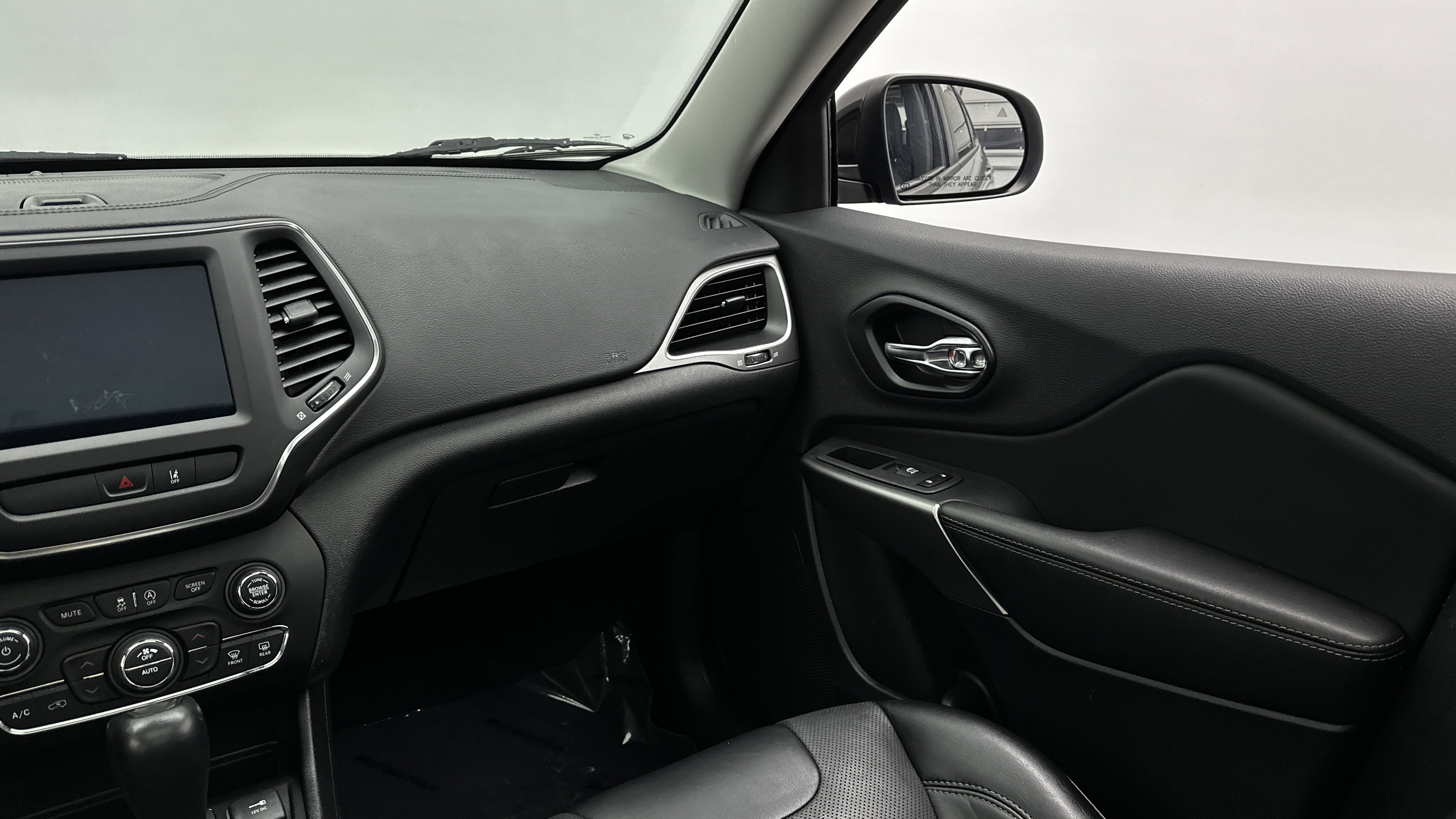 Used 2022 Jeep Cherokee Latitude Lux w/ Sun & Sound Group AWD/4WD image 29