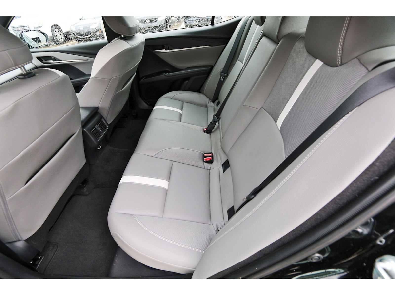 Used 2025 Toyota Camry SE w/ Convenience Package image 12