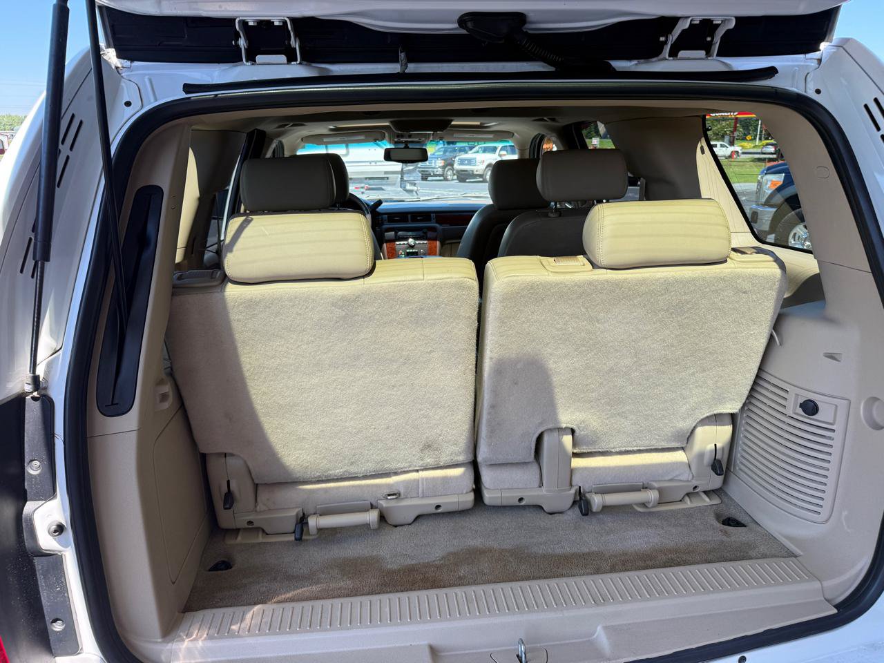 Used 2010 Chevrolet Tahoe LT w/ Luxury Package RWD image 12