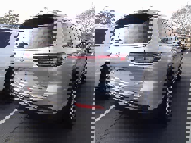 Used 2023 Jeep Grand Cherokee L Limited image 5