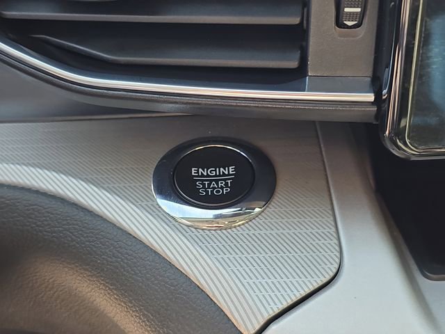 Used 2022 Ford Explorer XLT w/ Equipment Group 202A image 33