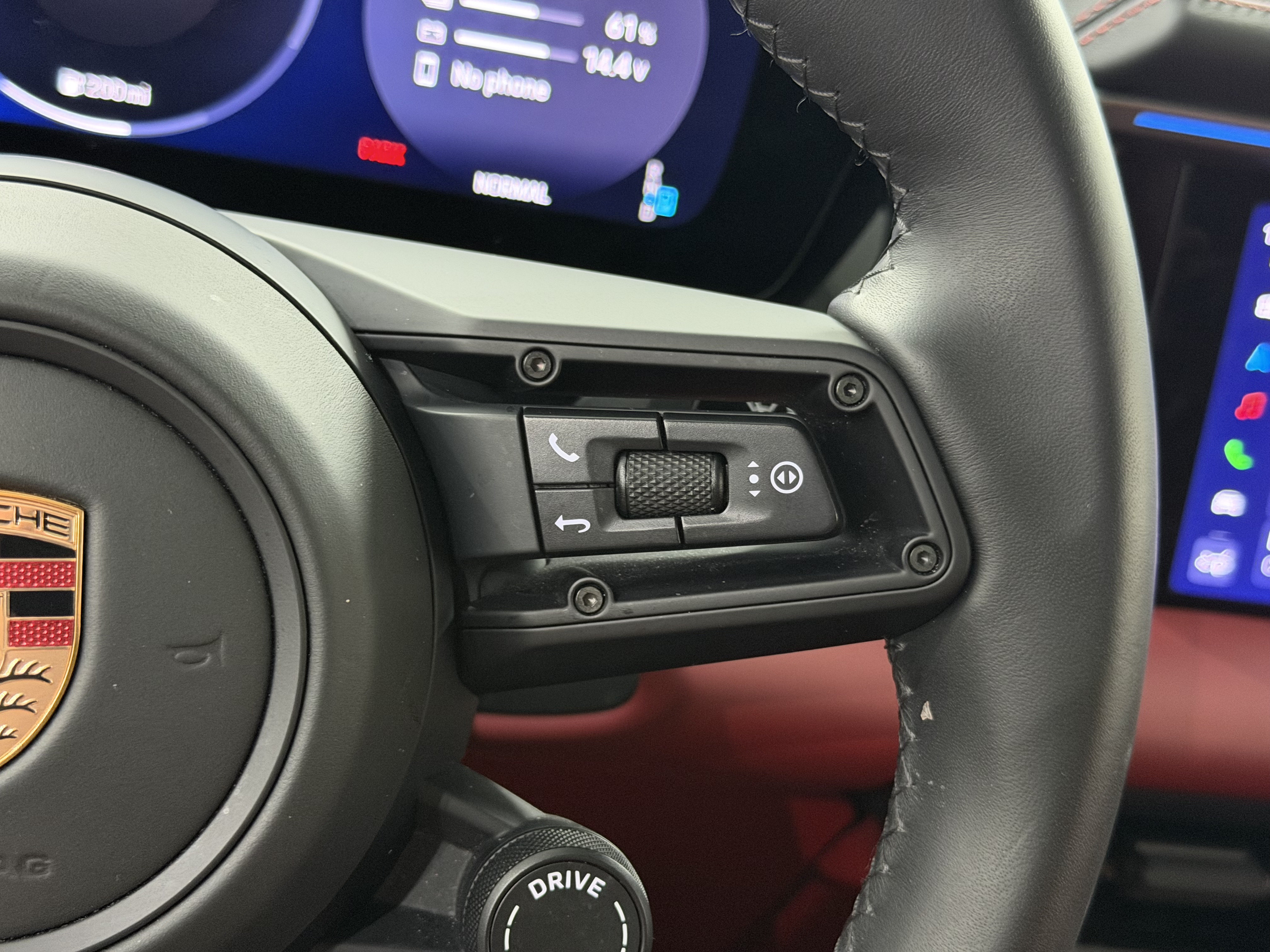 Used 2025 Porsche Macan 4S Electric AWD/4WD image 52